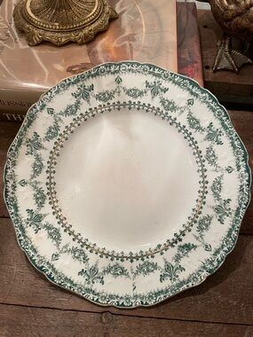 John Maddock & Sons Ltd Dinner Plate STRAFFORD England Green Floral Plate
